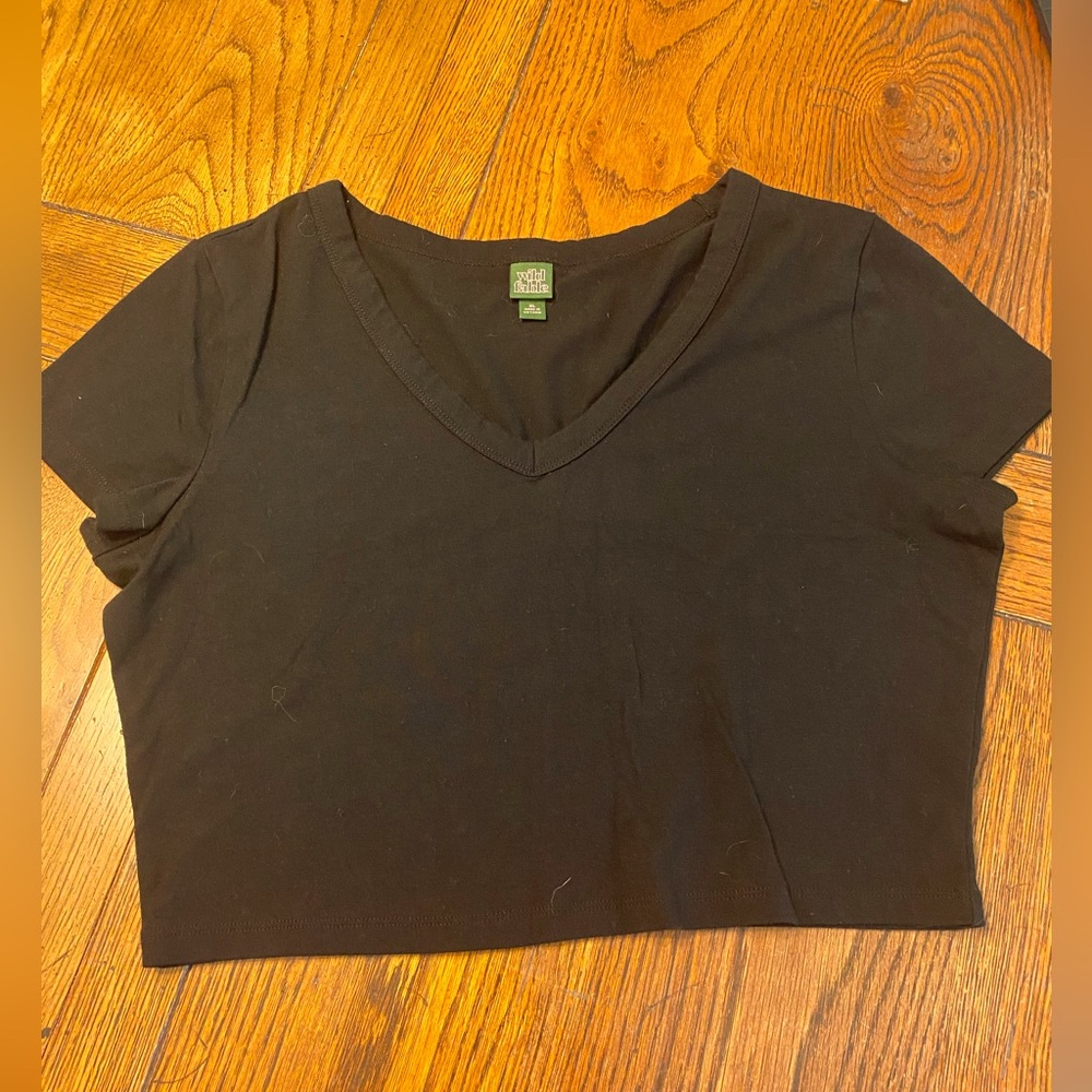 Black v neck cropped top